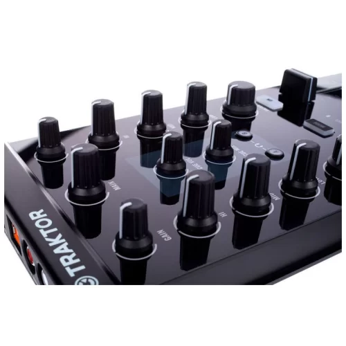 Native Instruments Traktor Kontrol Z1 DJ контроллер для работы с